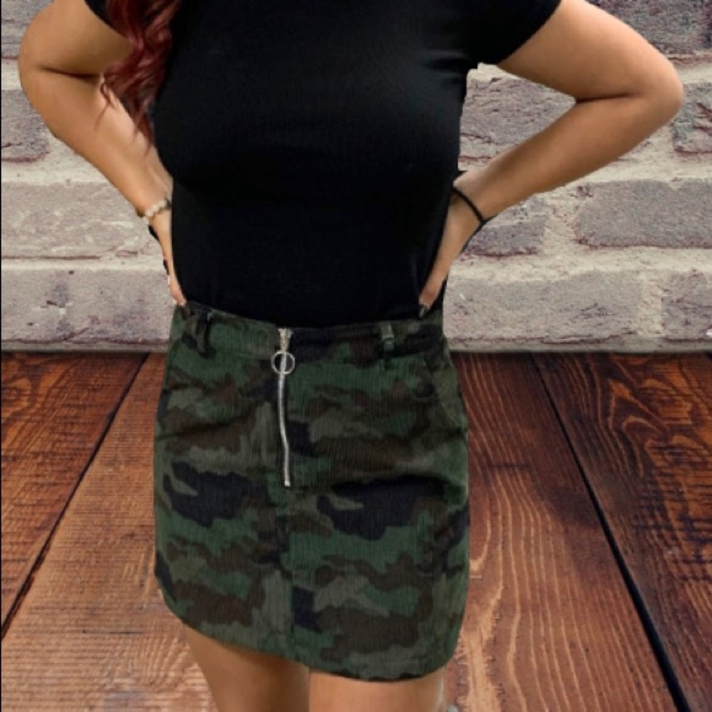 New Look Sz Medium Camouflage Corduroy Mini